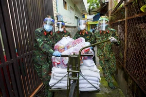 Quân đội sẽ tiếp tục hỗ trợ TP.HCM và các tỉnh đến tháng 11-2021