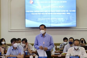 Đề xuất: TP.HCM cần hỗ trợ 25% lương tối thiểu vùng cho người lao động 