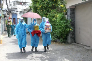 'Chúng tôi khắc ghi hình ảnh những chiến sĩ chăm sóc thi hài trong đại dịch'