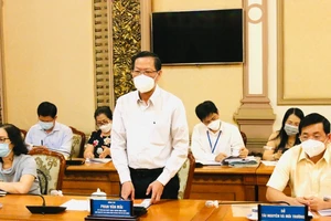 Chủ tịch Phan Văn Mãi tiếp công dân giải quyết đơn kiến nghị về nhà đất