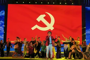 TP.HCM biểu diễn nghệ thuật 'Đảng là niềm tin tất thắng'