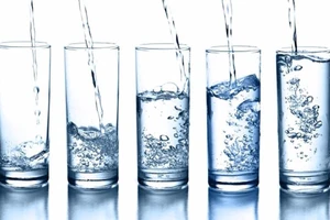 Uống 2 lít nước mỗi ngày, đừng cố gắng thực hiện