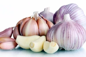 Bạn có biết tác dụng phụ của tỏi sống?