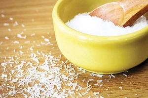 Cư dân mạng than ăn mì chính bị tê người?