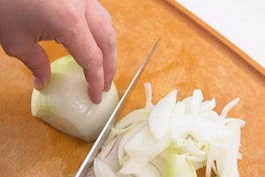 Mẹo cắt hành tây không cay mắt