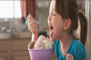 Những sai lầm khi ăn kem khiến bạn bị ngộ độc 