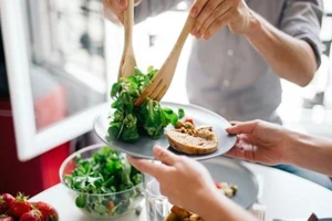 Ăn đêm có thực sự là nguyên nhân khiến bạn tăng cân?