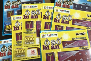 Vé số cào trúng ngay: Giải thưởng đến 500 triệu đồng