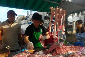 Cẩn trọng với thịt heo bơm nước những ngày cận tết