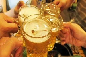 Rượu, bia ngày Tết: Ngưỡng nào cho sự an toàn?