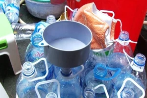 Nhận biết giấm ăn tự nhiên và giấm ăn pha bằng axit