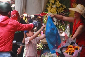 'Sập mạng' vì quá nhiều người mua hoa ngày 8-3