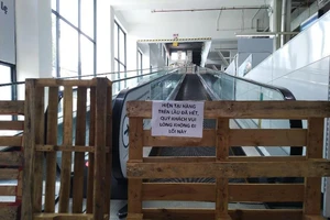 Siêu thị Auchan trống trơn sau 6 ngày xả hàng giảm giá