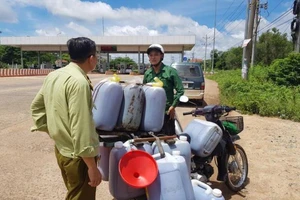 Dầu ăn bẩn ung dung ra thị trường, người dùng chịu hậu quả