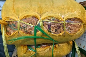 Hơn 600 kg khô bò, gà bị bắt khi đang trên đường tiêu thụ