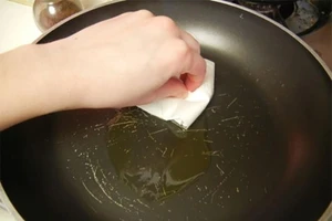 Chảo chống dính nếu không chú ý khi nấu rất dễ gây bệnh