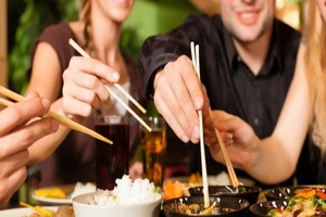 Những dấu hiệu bạn nên thay đũa ăn mới cho gia đình