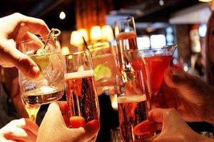 Uống bia có đỡ gây hại cho sức khỏe hơn uống rượu?