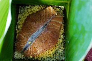 Hơn nửa triệu đồng 1 cặp bánh chưng nhân hải sản