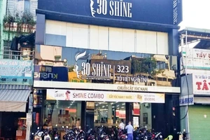 Nóng: Đổ xô đi cắt tóc, làm đẹp... trước giờ G