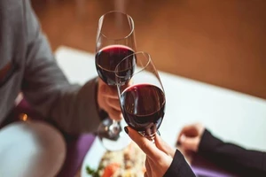 Phân biệt rượu vang thật và giả chỉ bằng vài mẹo nhỏ