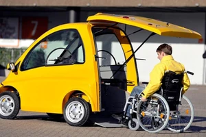 Độc đáo xe ô tô dành riêng cho người đi xe lăn