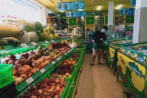 Hàng hóa tại các chợ, siêu thị vẫn dồi dào