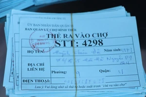 Các chợ thuộc TP Thủ Đức phát thẻ đi chợ cho người dân