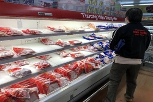 Giá rau hạ nhiệt, dân không còn chen chúc đi siêu thị mua đồ