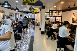 Tiệm cắt tóc tại TP.HCM rục rịch lên phương án mở cửa lại