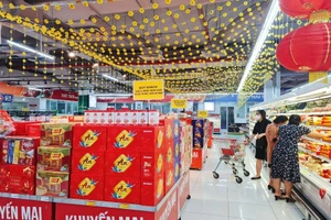 Siêu thị tràn ngập không khí tết, hàng Việt chiếm sóng