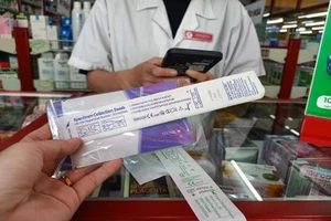 TP.HCM: Giá kit test COVID-19 giảm nhiệt sau nhiều ngày khan hàng sốt giá