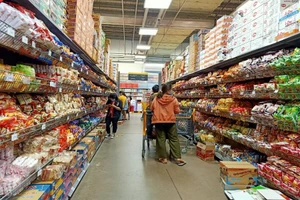 Quả trứng, hộp sữa, gói mì... đồng loạt tăng giá bán