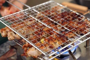 Vì sao không nên nướng đồ ăn trên ngọn lửa bếp gas?