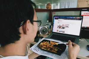 Vì sao Pháp lại cấm người lao động ăn trưa trên bàn làm việc?