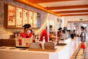 Các hãng trà sữa, trà, pizza... thi nhau tăng giá