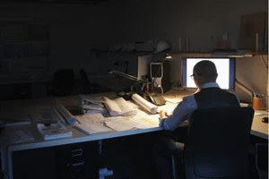 Khổ sở với cân nặng và sức khỏe yếu khi không thể ngừng ăn khuya