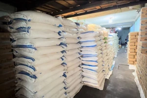 Thu giữ hơn 26 tấn đường tinh luyện không rõ hạn sử dụng
