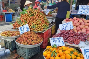 Chôm chôm giá rẻ, người tiêu dùng tăng mua