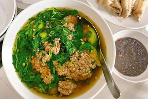 Ăn canh cua cà pháo vào mùa hè vừa ngon vừa thanh đạm nhưng đừng quên điều này