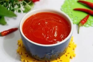 Tranh cãi về cách bảo quản tương cà là nên để bên ngoài hay trong tủ lạnh?