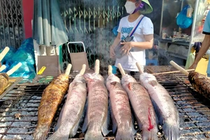 Những loại cá giàu canxi hơn cá hồi bán đầy chợ Việt