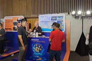 Lấy hình ảnh ca sĩ in lên áo, lên ly bán có thể bị khóa tài khoản