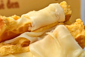 Ăn một chiếc bánh đồng xu phô mai bằng ăn gần 5 chén cơm