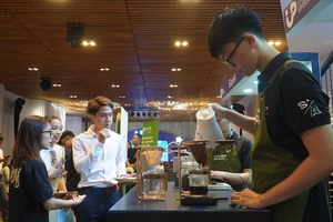 Chạy đua dịch vụ tích điểm đổi quà dịp cuối năm