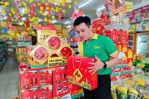 Doanh nghiệp bắt 'trend' quà tết bình dân 