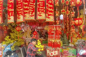 Thu 9,2 tỉ đồng nhờ bán đồ trang trí Tết trên online