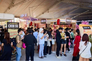 Siêu thị, trung tâm thương mại, nông dân đua nhau livestream bán hàng Tết