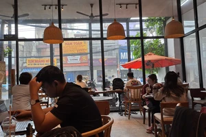 Giá cà phê tăng cao, chủ quán cà phê lo lắng