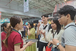 Xuất hiện 'cà phê thiền', trà 6 triệu đồng/kg...tại triển lãm ở TP.HCM